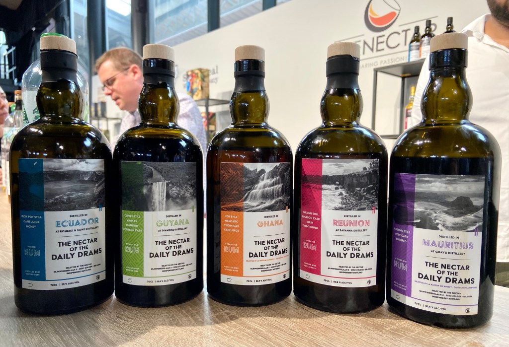 The Nectar of the Daily Drams Mauritius 12 ans, Réunion 4 ans, Ghana 2 ans, Guyana 21 ans et Ecuador 1 an