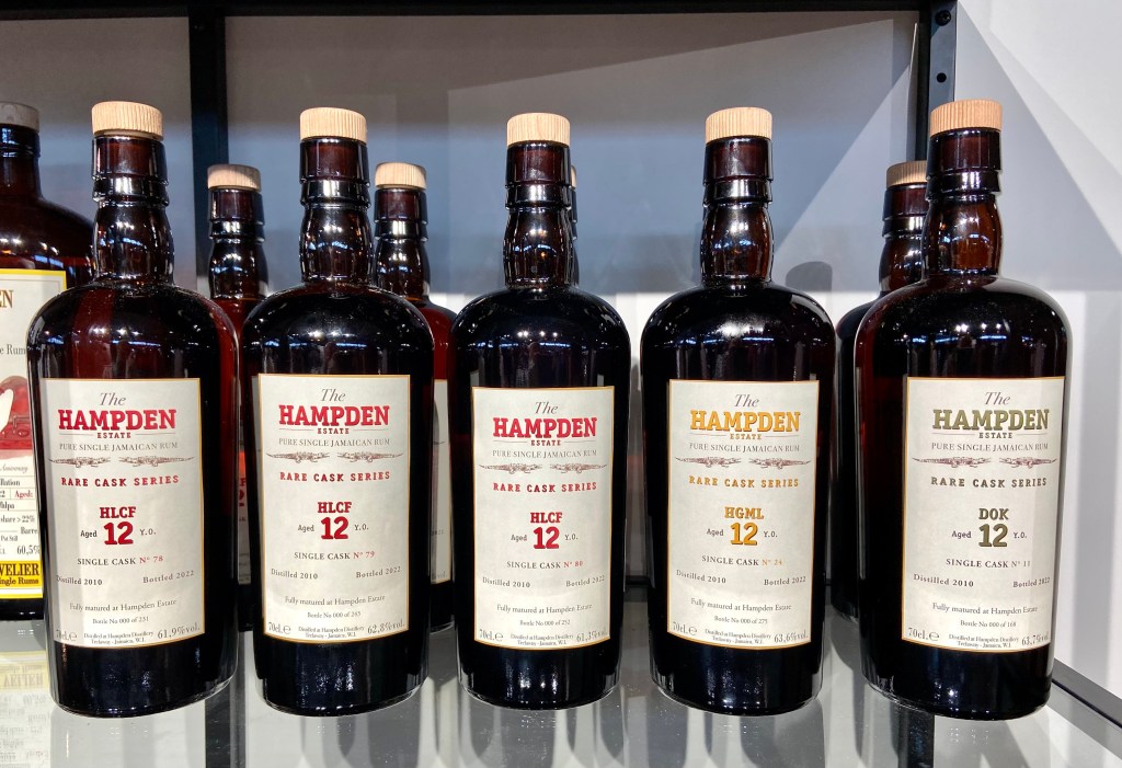 Hampden HLCF 12 ans fût 78, Hampden HLCF 12 ans fût 79, Hampden HLCF 12 ans fût 80, Hampden HGML 12 ans fût 24 et Hampden DOK 12 ans fût 11