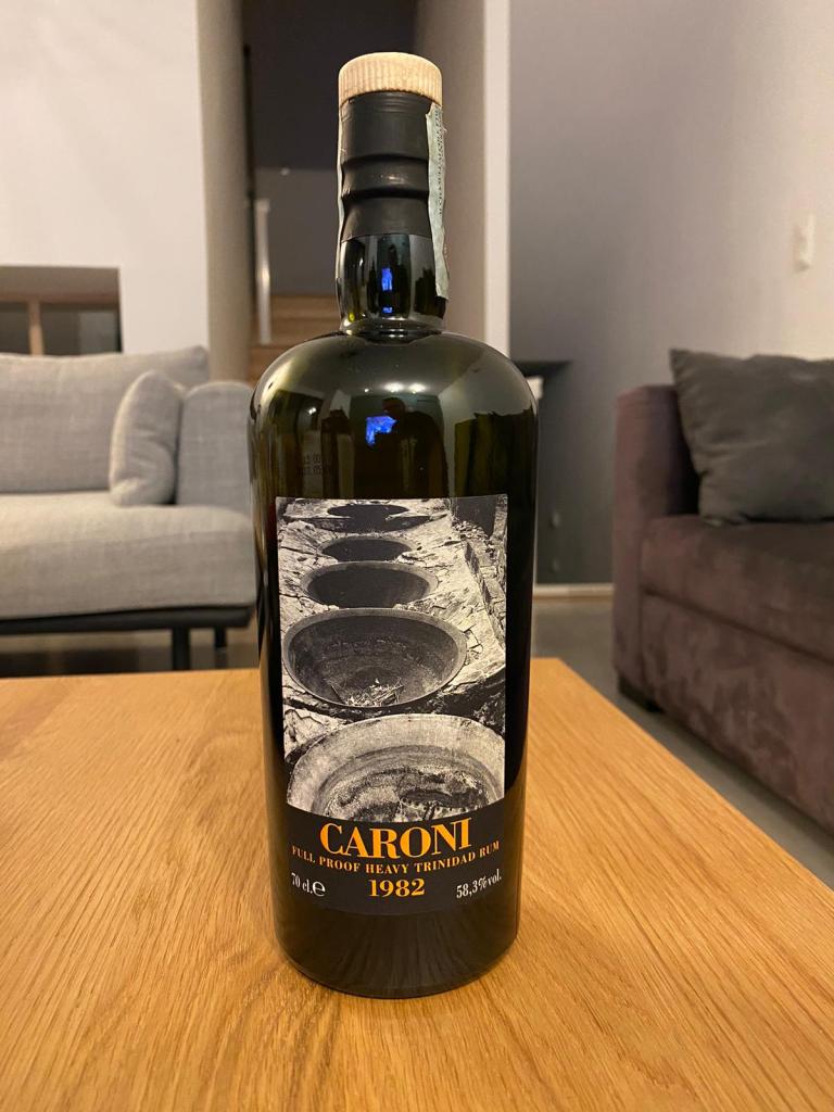 Caroni Velier, 6 embouteillages des 80s - Caroni 1982-2006 – 58.3%