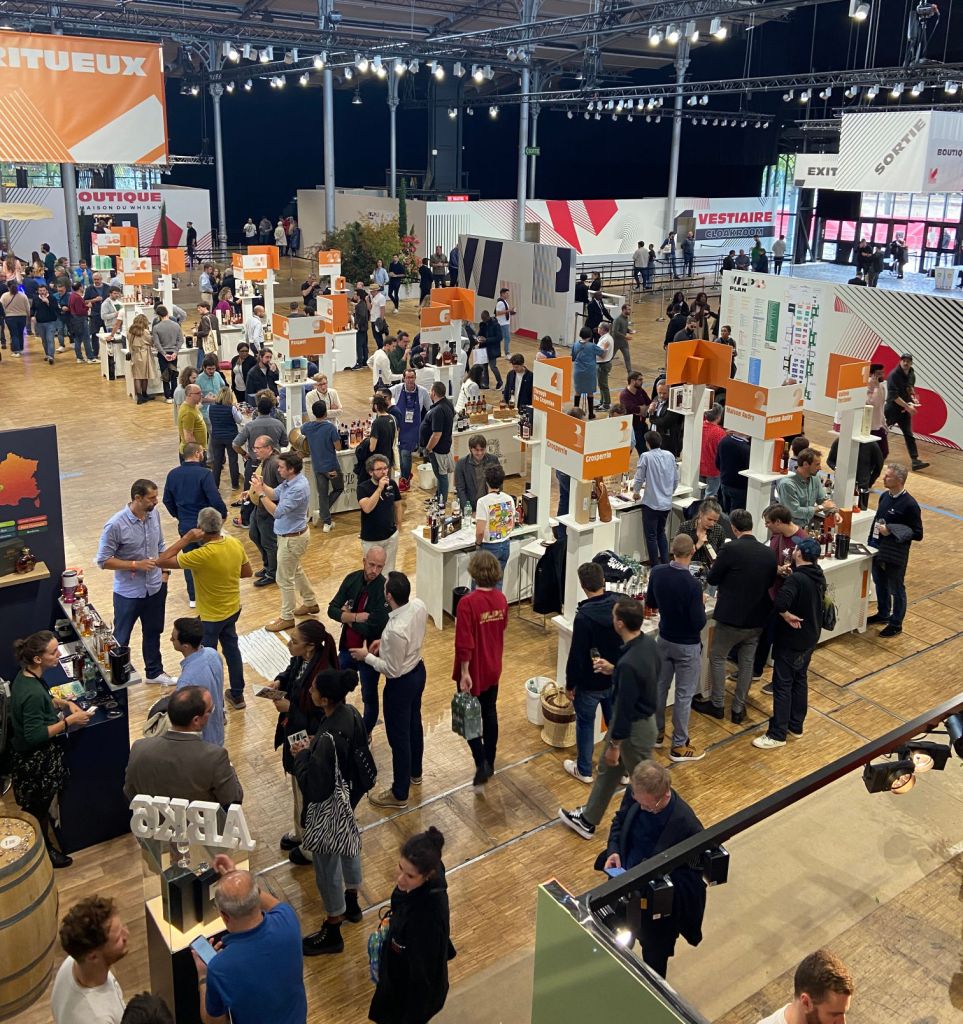 Whisky Live Paris 2023 - Vue du salon (avec du beau monde chez Grosperrin)